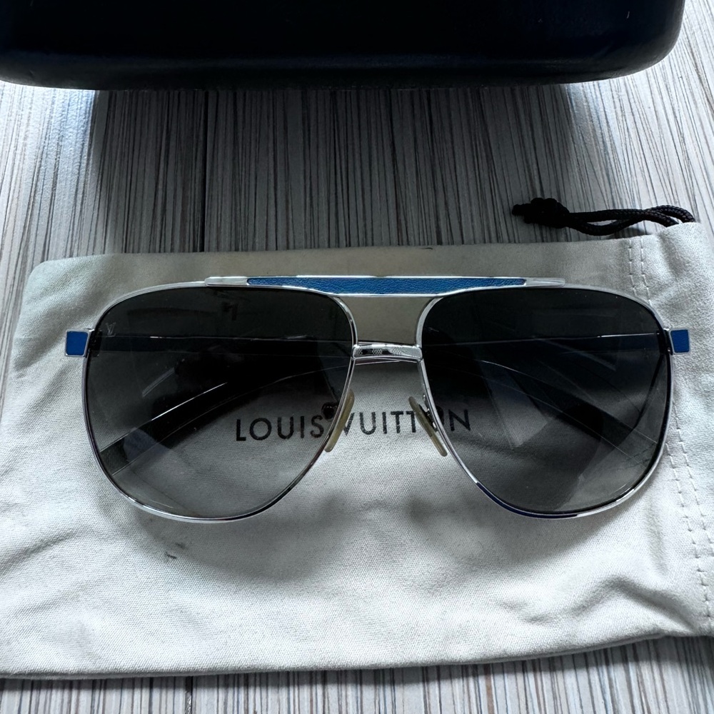 Louis Vuitton Attitude Pilote Sunglasses